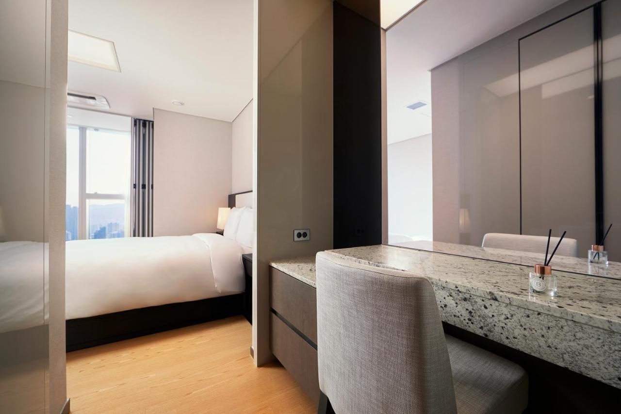 Grand Lct Residence Busan Bagian luar foto