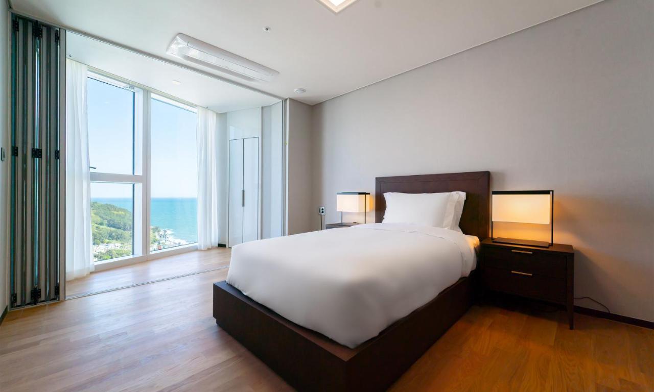 Grand Lct Residence Busan Bagian luar foto
