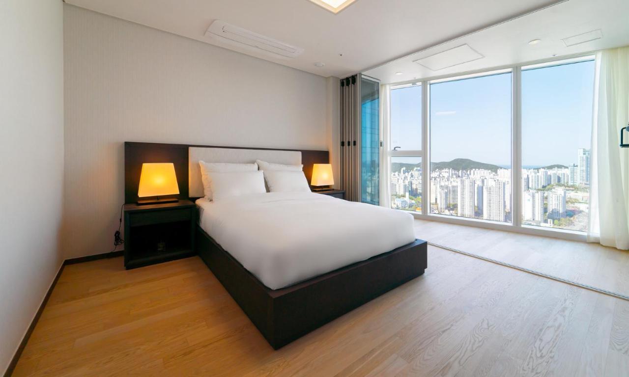 Grand Lct Residence Busan Bagian luar foto