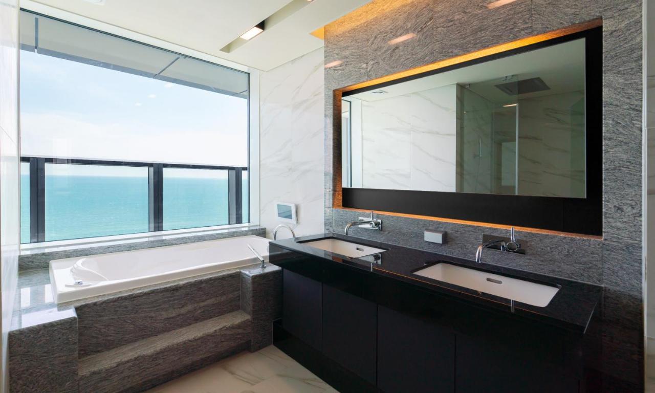 Grand Lct Residence Busan Bagian luar foto